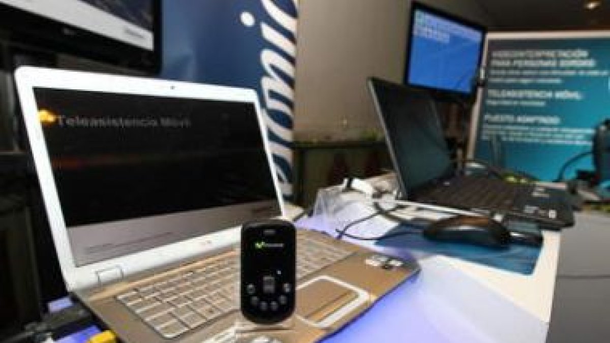 Uno de los dispositivos de teleasistencia M2M para personas dependientes.