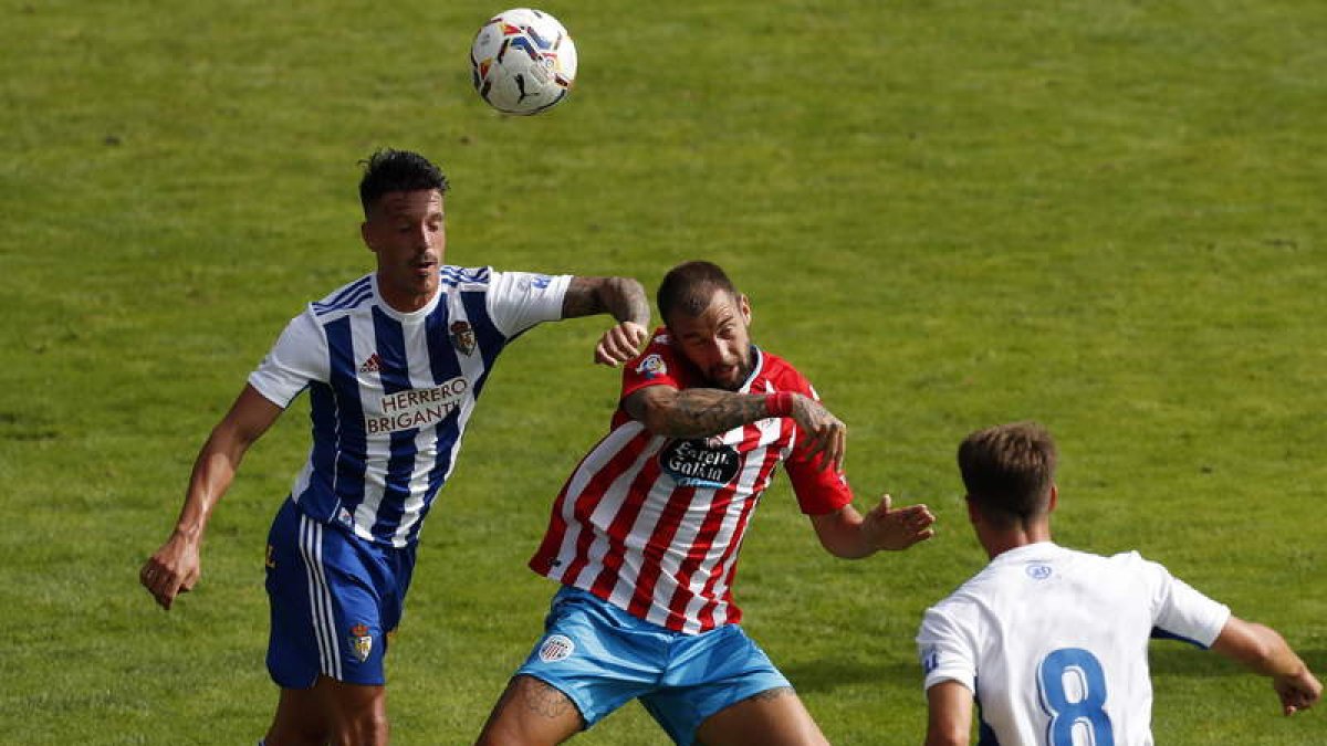 El primer partido de pretemporada de la Ponferradina se saldó con un merecido triunfo frente al Lugo. SEBAS SENANDE/EL PROGRESO