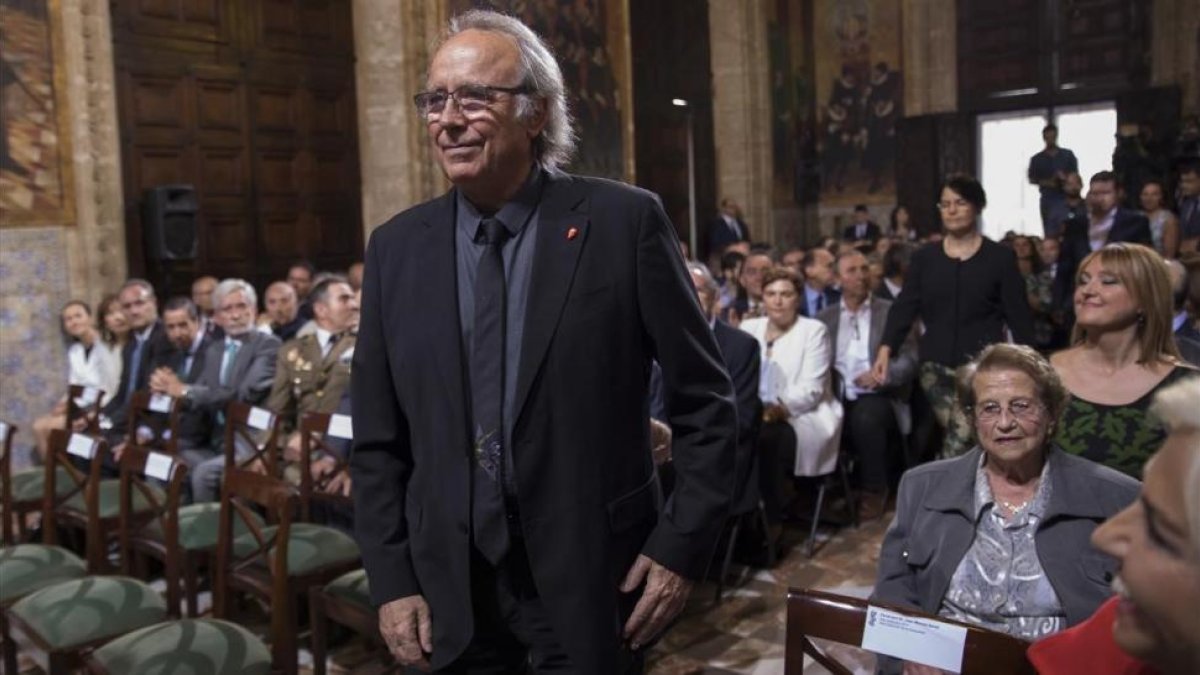 Joan Manuel Serrat, en la entrega de las altas distinciones de los Premis 9 dOctubre de la Generalitat Valenciana.