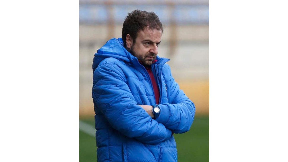 El entrenador de la Peña, Julio González. FERNANDO OTERO