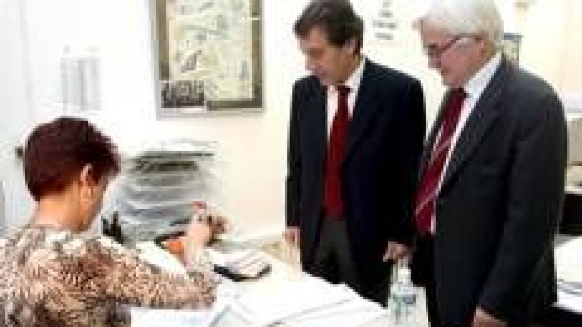 Villalba presentó ayer, en el registro de las Cortes, la enmienda a la totalidad a los presupuestos
