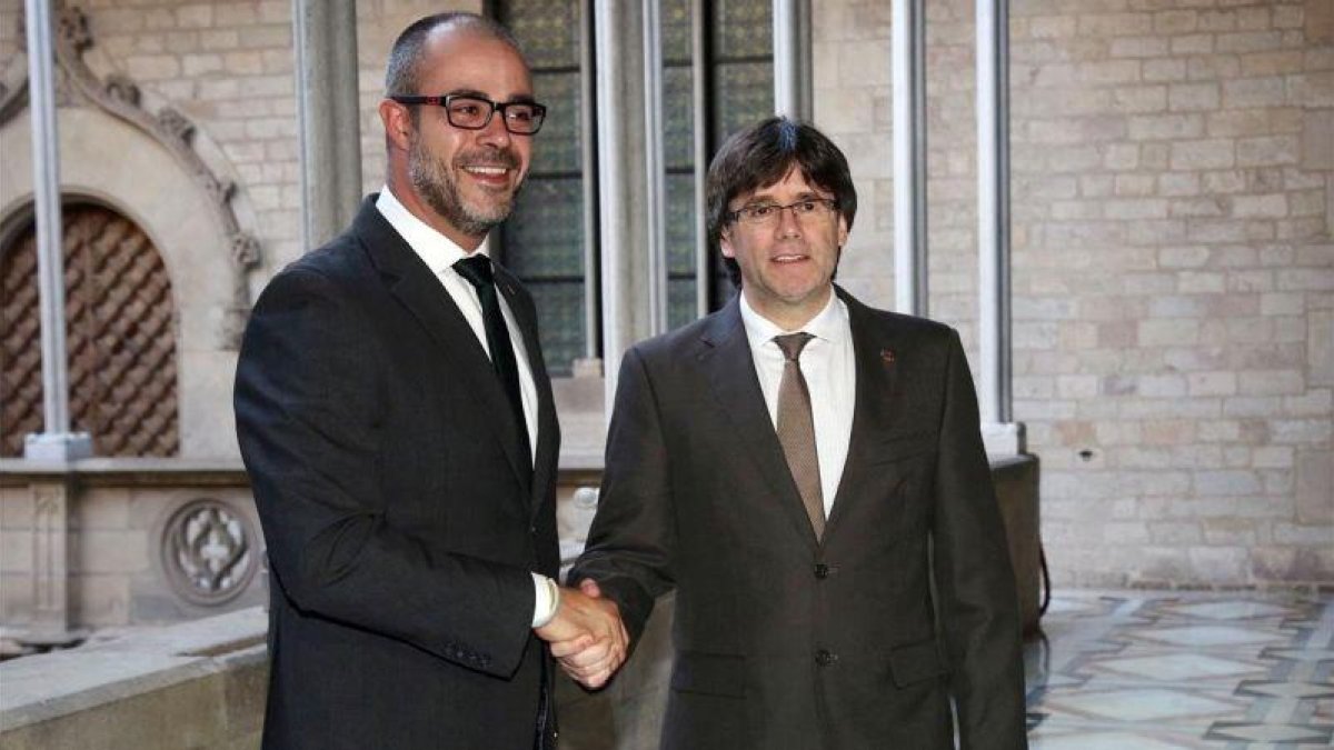 Buch con Puigdemont en el 2016.