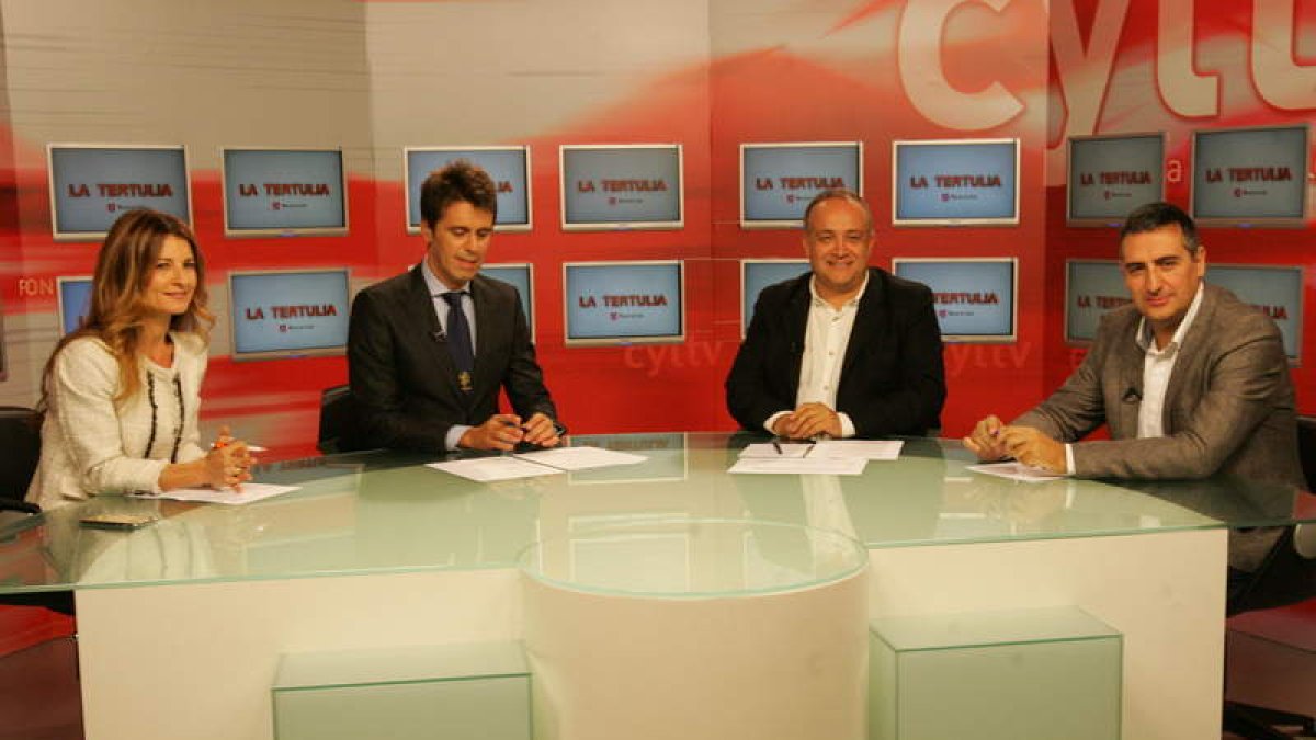 Marisa Vázquez, Miguel Ángel Blanco, Gerardo Álvarez Courel y Juan Carlos Franco, en el programa La Tertulia. L. DE LA MATA