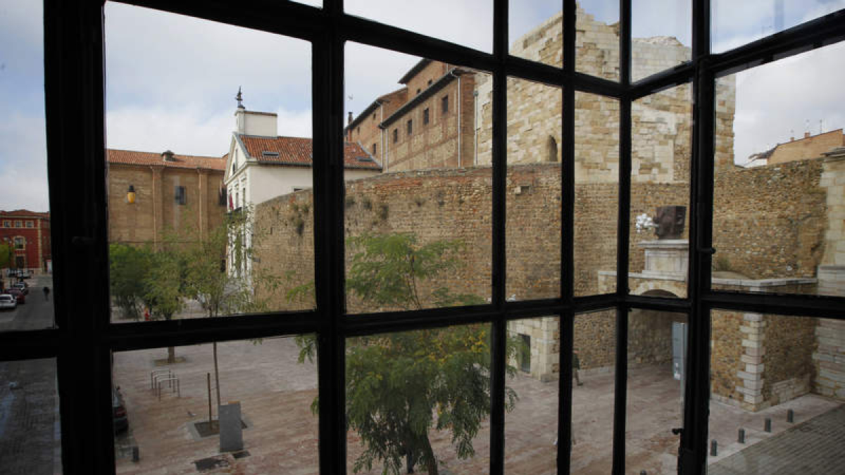 Imagen del Castillo, sede del Archivo Histórico Provincial, desde la Casona de Víctor de los Ríos.
