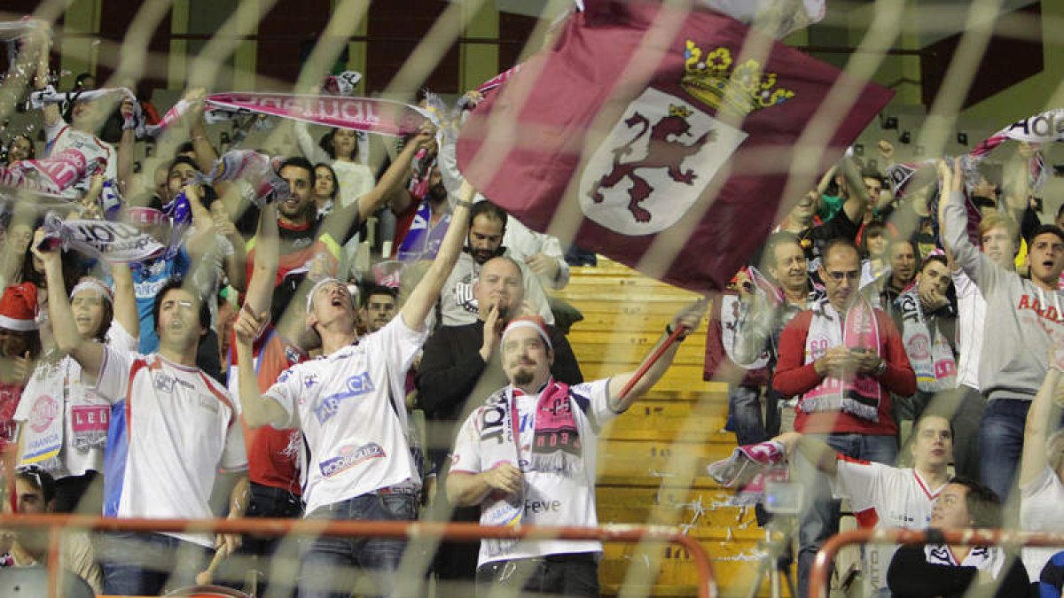 La afición leonesa es, sin duda, una de las mejores del balonmano nacional. secundino pérez