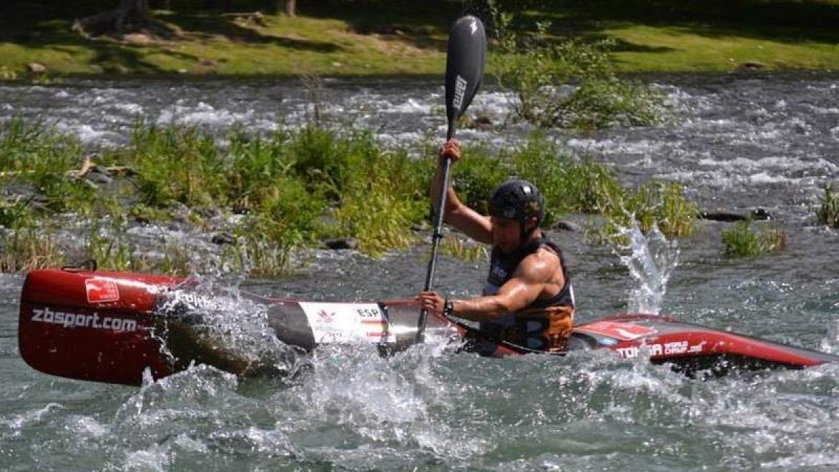 Guillermo Fidalgo se colgó un oro y una plata en aguas bravas.