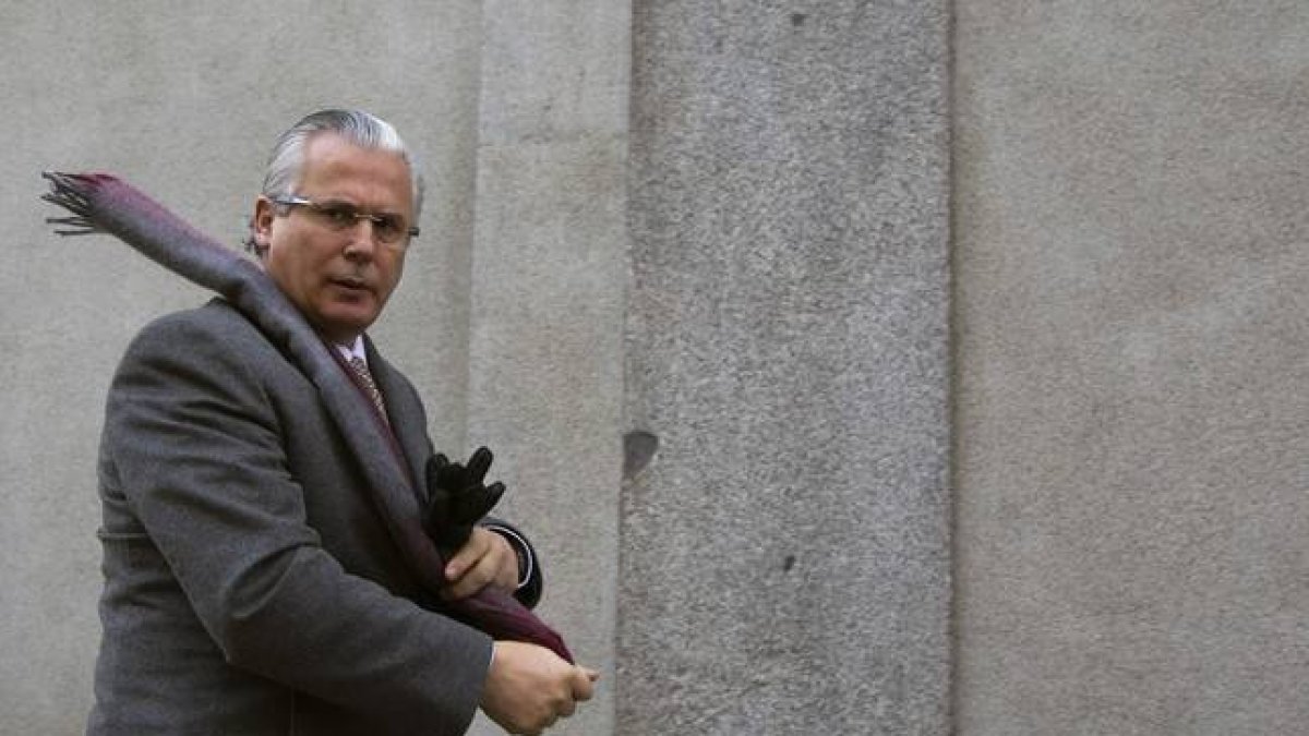 Baltasar Garzon llega al Supremo para declarar en el juicio por la investigar los crímenes del franquismo, el pasado 8 de febrero.