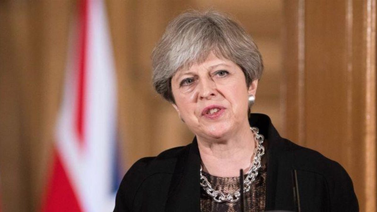 La primera ministra británica, Theresa May, en una rueda de prensa de este lunes.