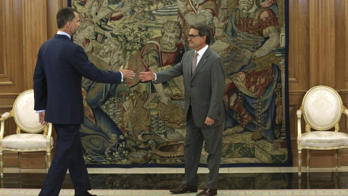 El rey Felipe VI recibe en audiencia al presidente de la Generalitat, Artur Mas