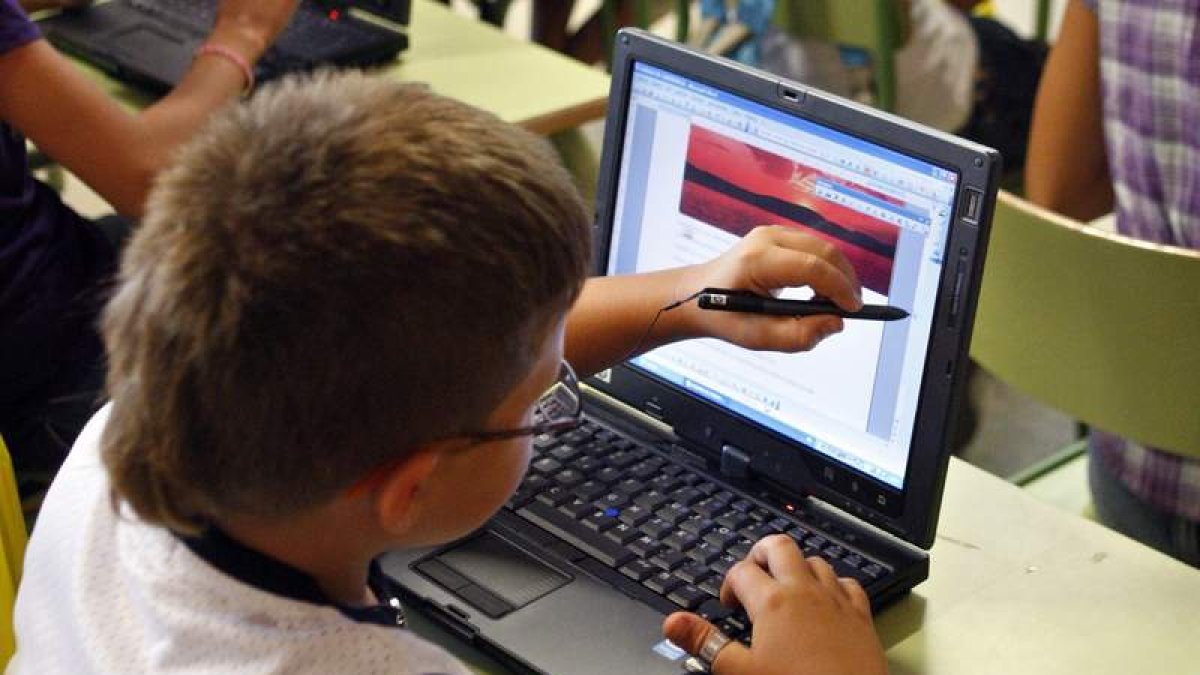 El entorno virtual favorece la curiosidad y el aprendizaje de los más pequeños.