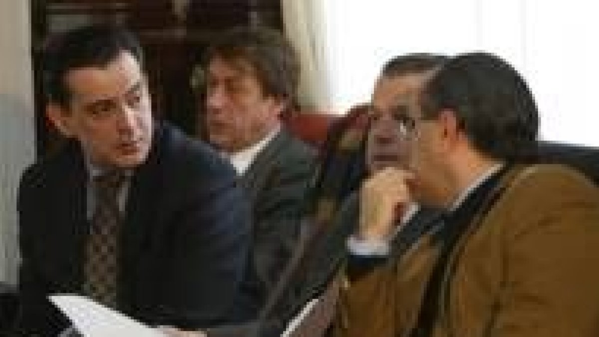 Saurina, Amilivia, Vallejo y García Prieto, en segundo término, en una imagen de archivo