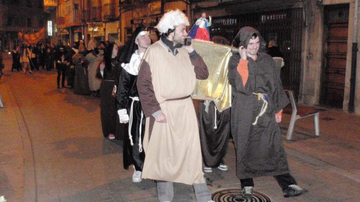 Los +Turbados arrancan el Carnaval con la procesión de san +Turbadín.