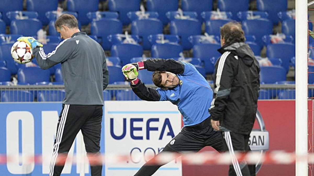 Iker Casillas durante el entrenamiento en Basilea.
