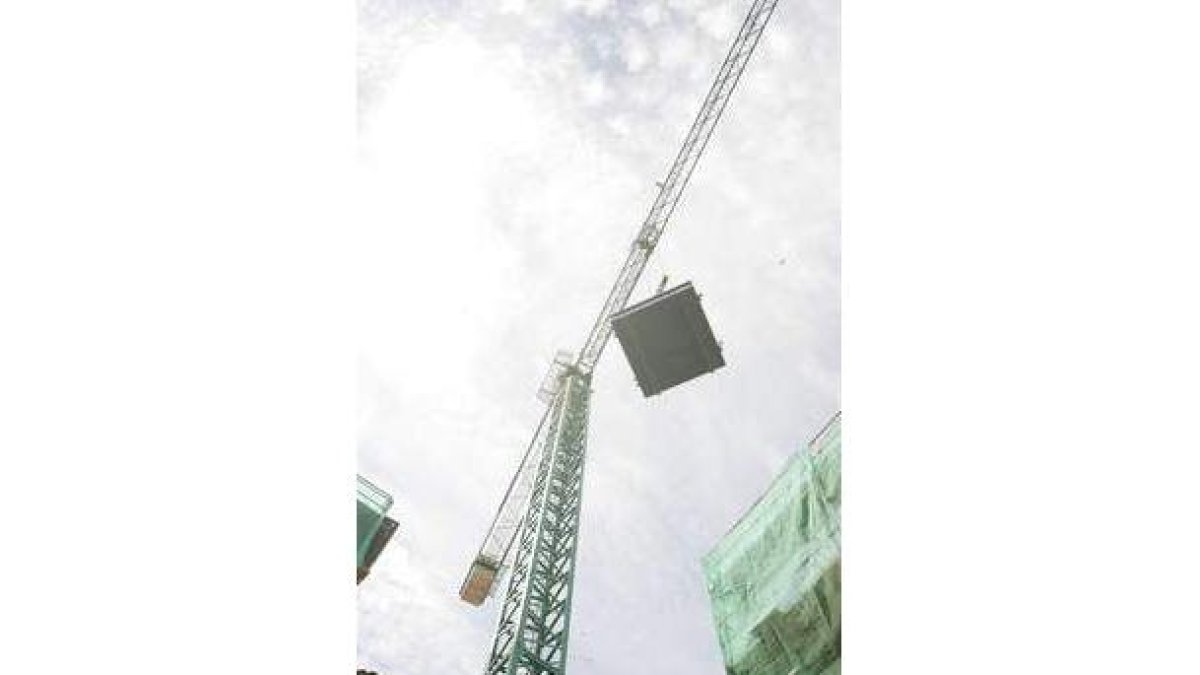 Construcción de un bloque de edificios en León.