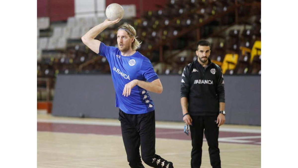 Malasinskas disputará frente al Anaitasuna uno de sus últimos partidos con el Ademar. MARCIANO PÉREZ