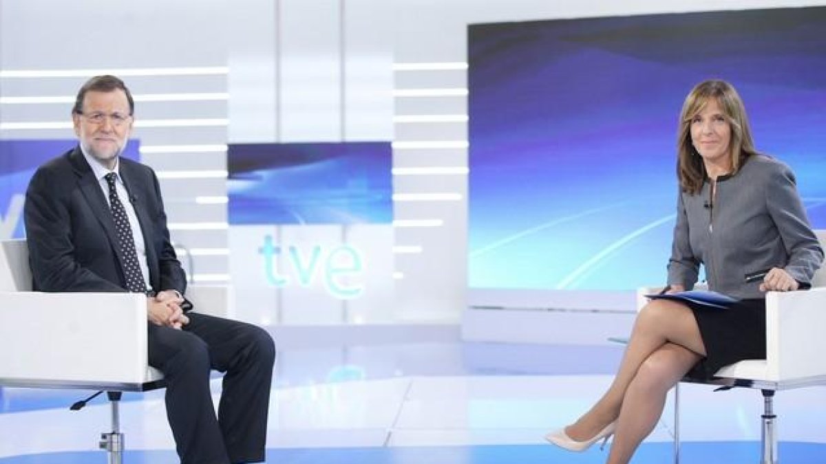 Rajoy, con Ana Blanco, en los estudios de TVE.