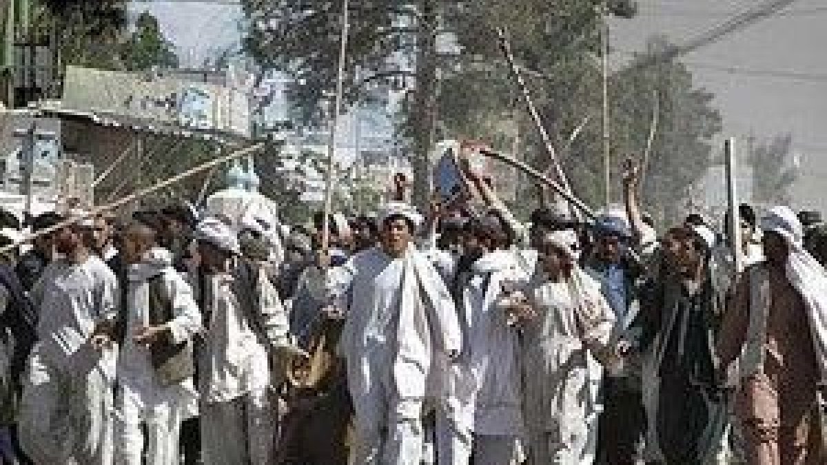 Manifestación de fieles musulmanes en Kandahar contra la quema del Corán en EEUU