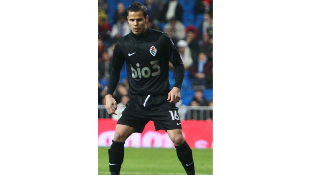 Acorán durante una acción del juego en el Bernabéu.