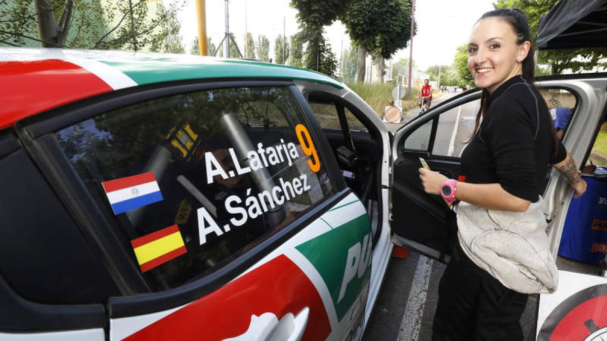 Alba Sánchez compite junto con la uruguaya Andrea Lafarja por el podio en el Reino de León. RAMIRO