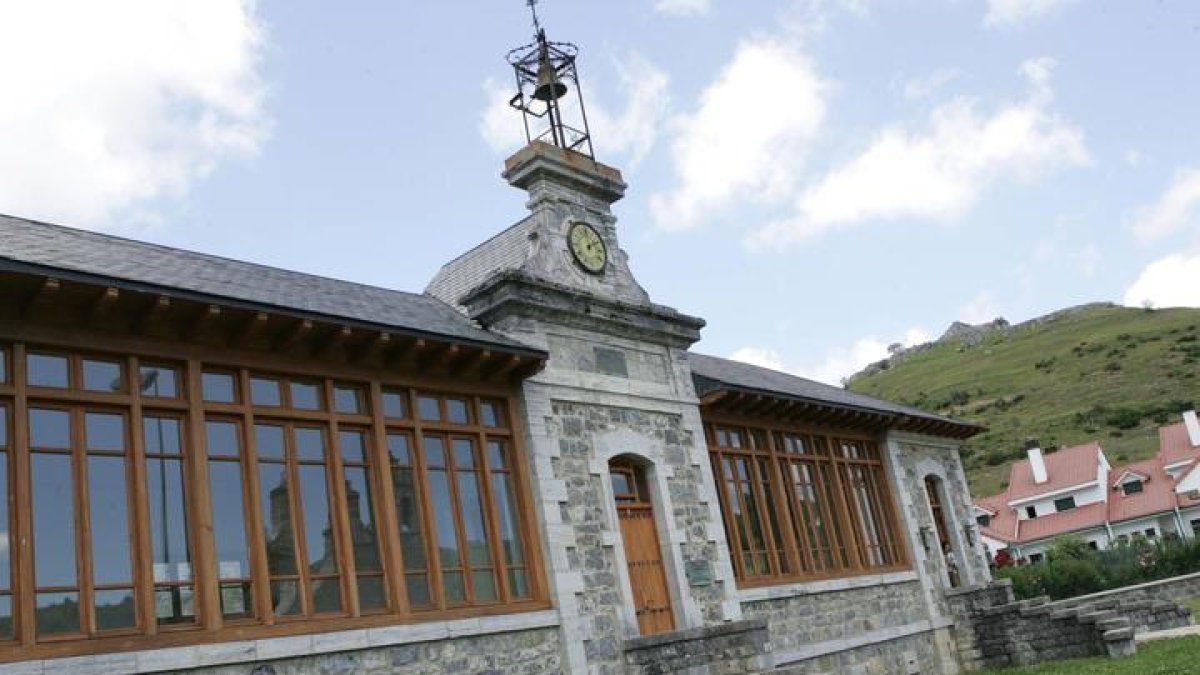 El Ayuntamiento de Burón. RAMIRO