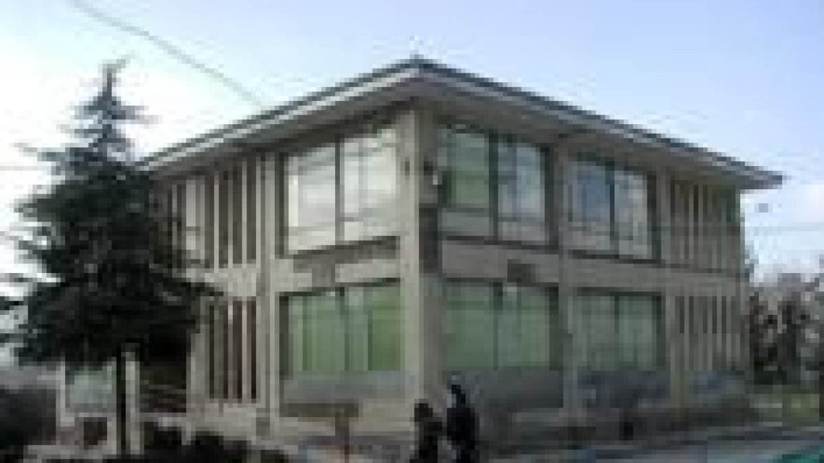 El deterioro del edificio de la Biblioteca puede apreciarse en su fachada