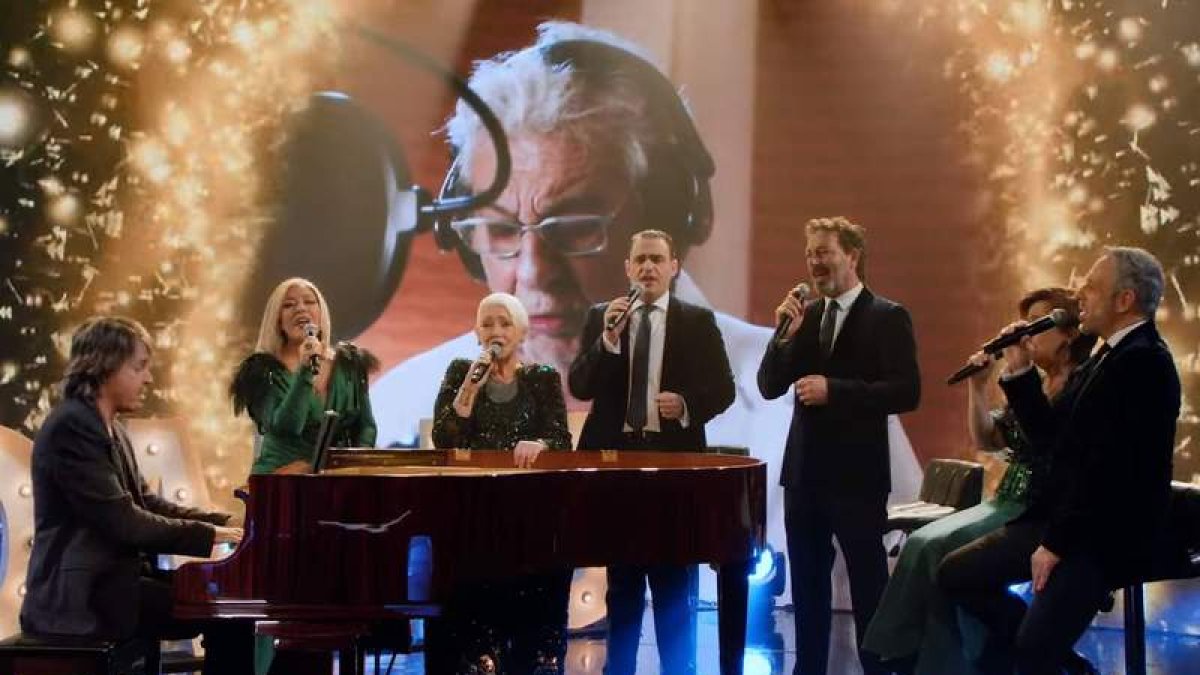 El leonés José Miguel González, en el centro de la imagen, forma parte de Mocedades. DL
