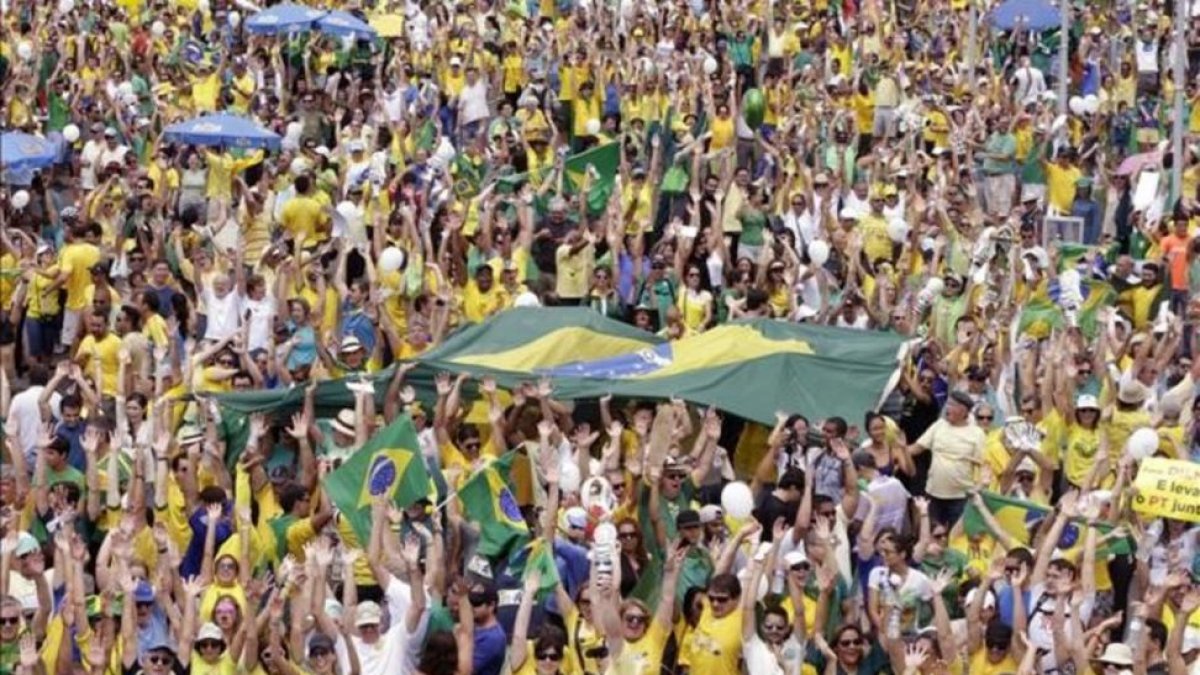 Manifestación contra la presidenta Dilma Rousseff en Brasilia, la capital.