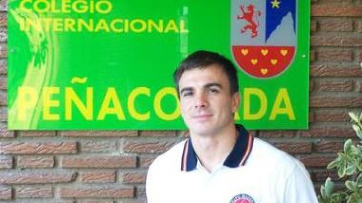 Amorim une a su faceta de competidor la de profesor en el Colegio Internacional Peñacorada.