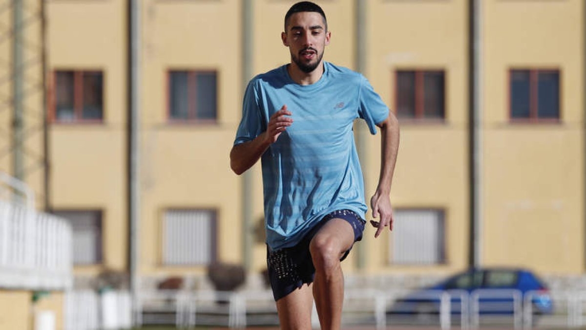 El atleta leonés recupera la normalidad después de su retirada en el Europeo. JESÚS F. SALVADORES