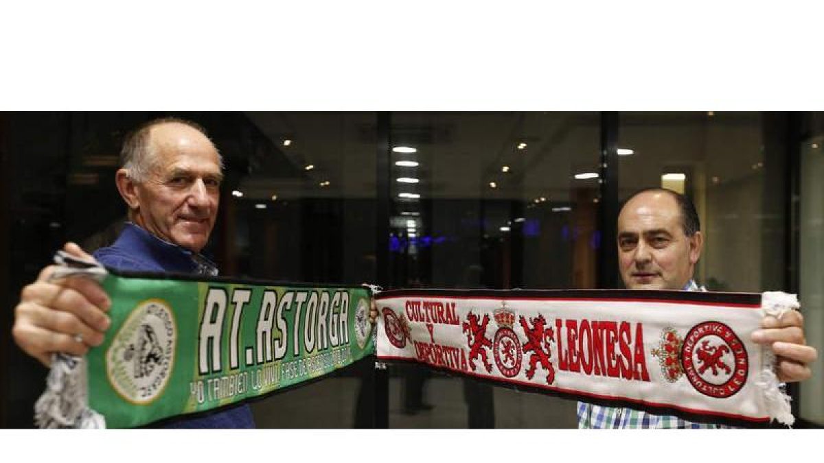 Candi y Pedro Blanco confían en que su equipo, el Astorga en el primero de los casos y la Cultural en el segundo, se lleven el derbi provincial del sábado en La Eragudina. Los dos ya lo vivieron en su día como jugadores y ahora lo hacen como aficionados.
