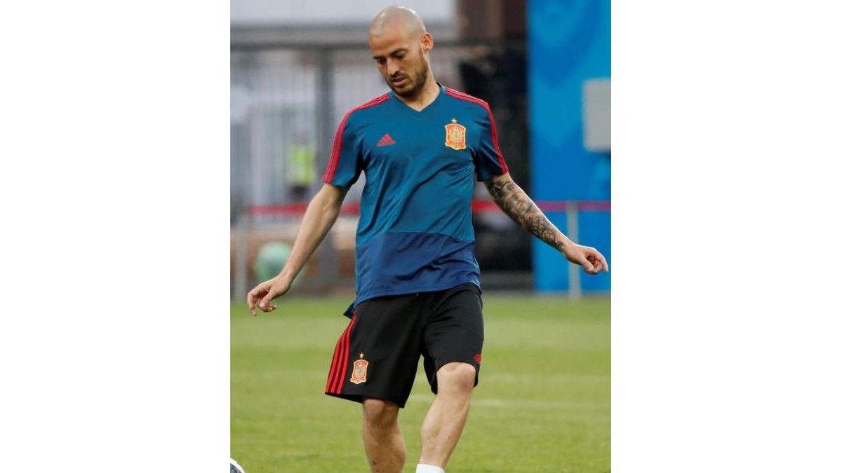 David Silva durante el entrenamiento de la selección española. JAVIER ETXEZARRETA