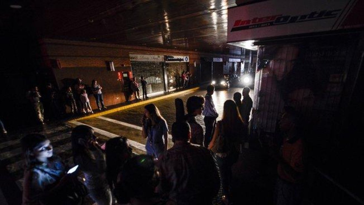 Las calles de Venezuela en pleno apagón eléctrico.