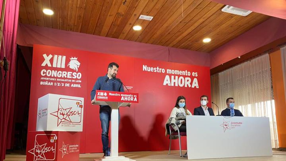 Luis Tudanca, esta mañana en Boñar. CAMPOS