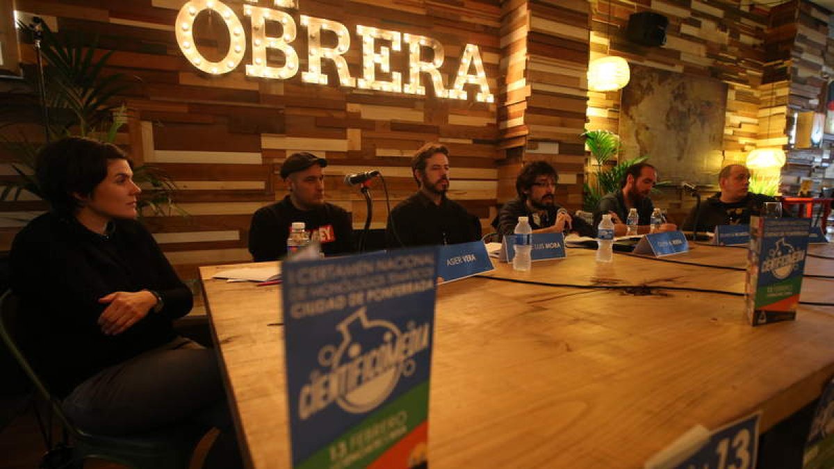 Participantes en la mesa redonda de Cientificomedia celebrada ayer en Ponferrada. Barredo