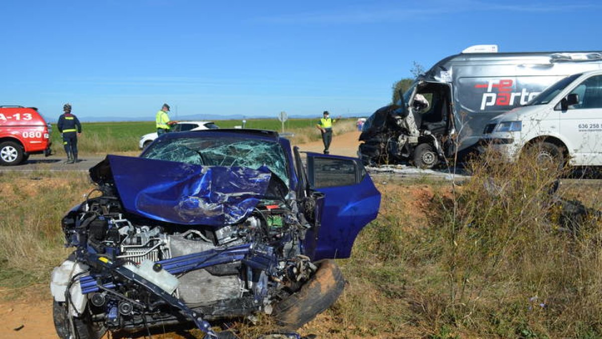 Así quedó el turismo afectado por el accidente. ARMANDO MEDINA