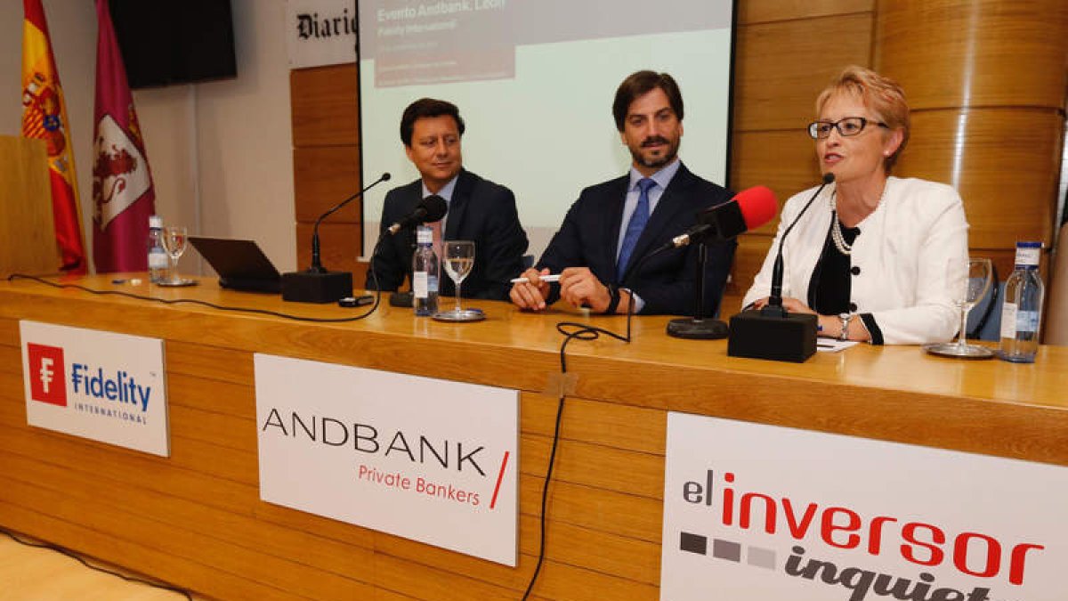 María Jesús Soto, ayer, en un momento de su intervención en el Club de Prensa de Diario de León. RAMIRO