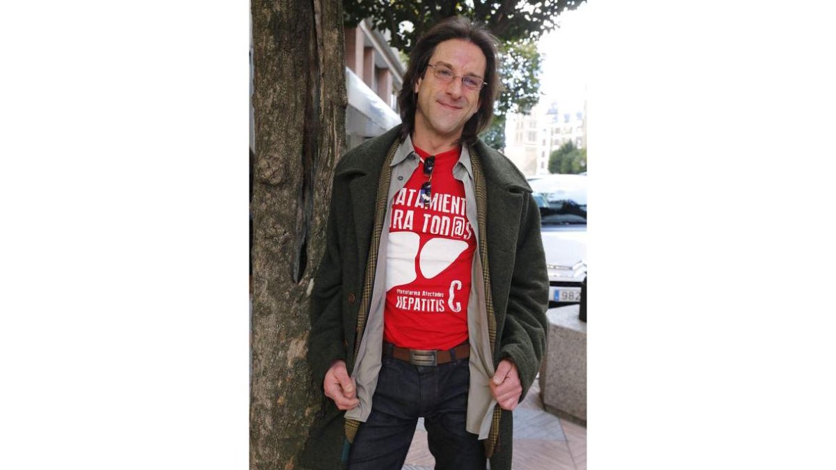 Ángel Fuertes acaba de recibir la noticia de que ya no tiene el virus de la hepatitis C
