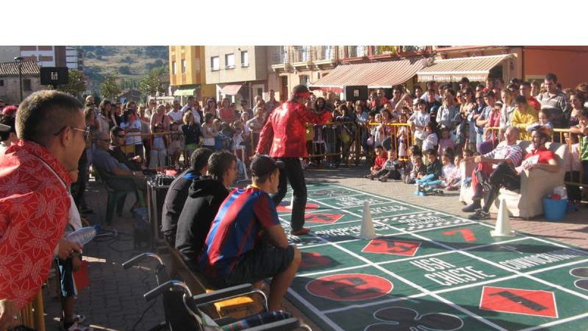 El teatro volverá a las calles roblanas durante las fiestas.