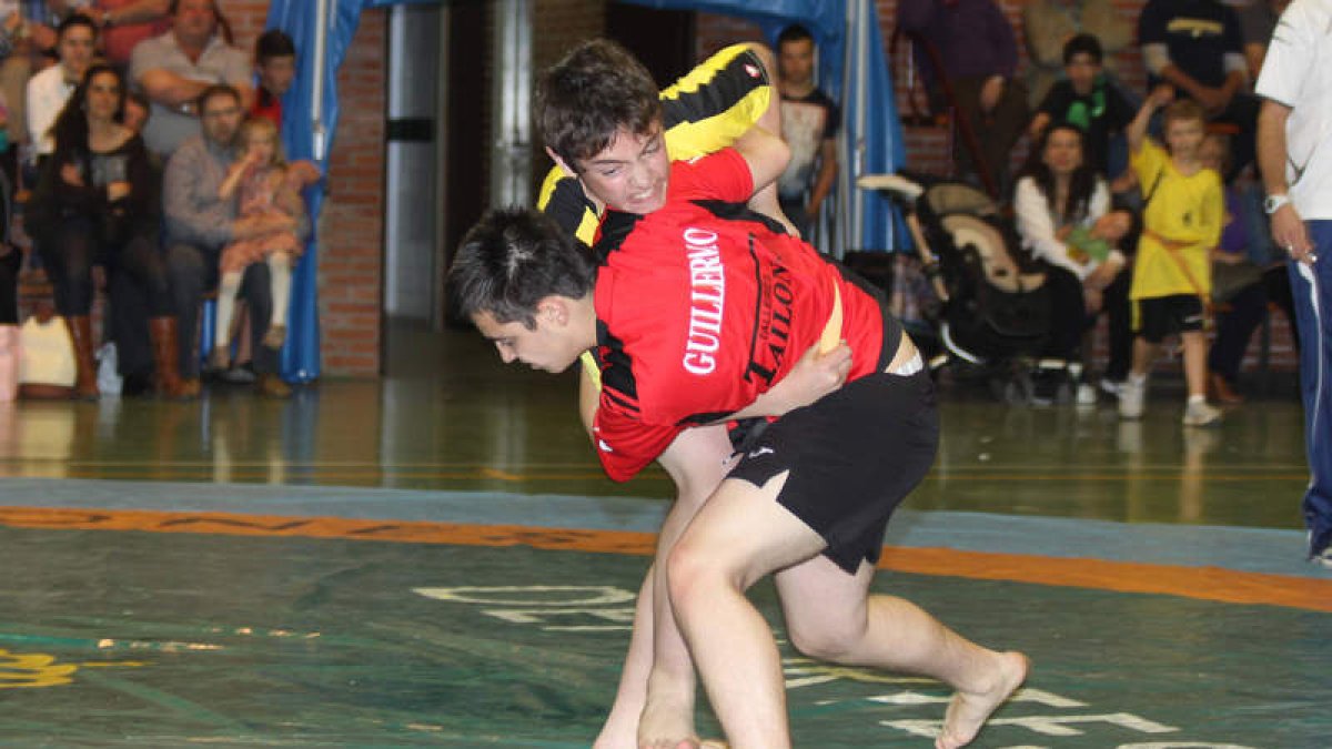 En el enfrentamiento de San Guillermo con Los Leones se volvía a disfrutar el excelente nivel de juveniles, en su propia categoría y aupados a la de sénior.