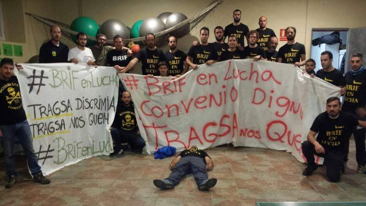 Los BRIF de Tabuyo, durante una de las noches de protesta.
