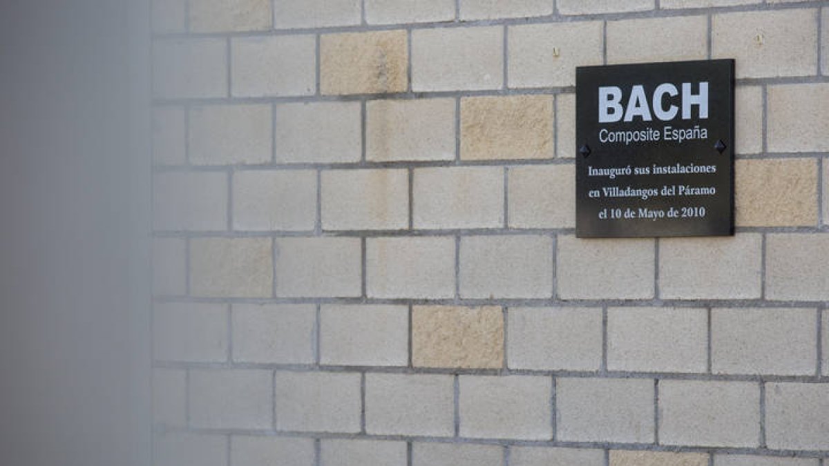 Instalaciones de la empresa Júpiter Bach, en el polígono de Villadangos del Páramo. FERNANDO OTERO