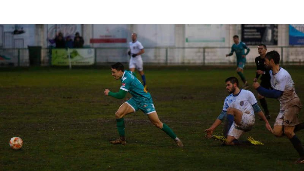 El Astorga regresa a La Eragudina para medirse al Becerril en un pulso donde la victoria es necesaria. F. OTERO