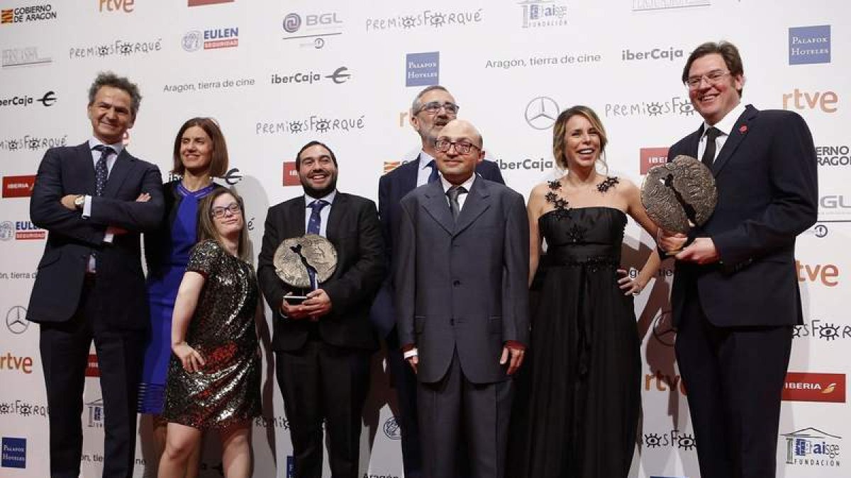 El equipo de ‘Campeones’, con el leonés Jesús Vidal (con gafas) en primer término. JAVIER BELVER