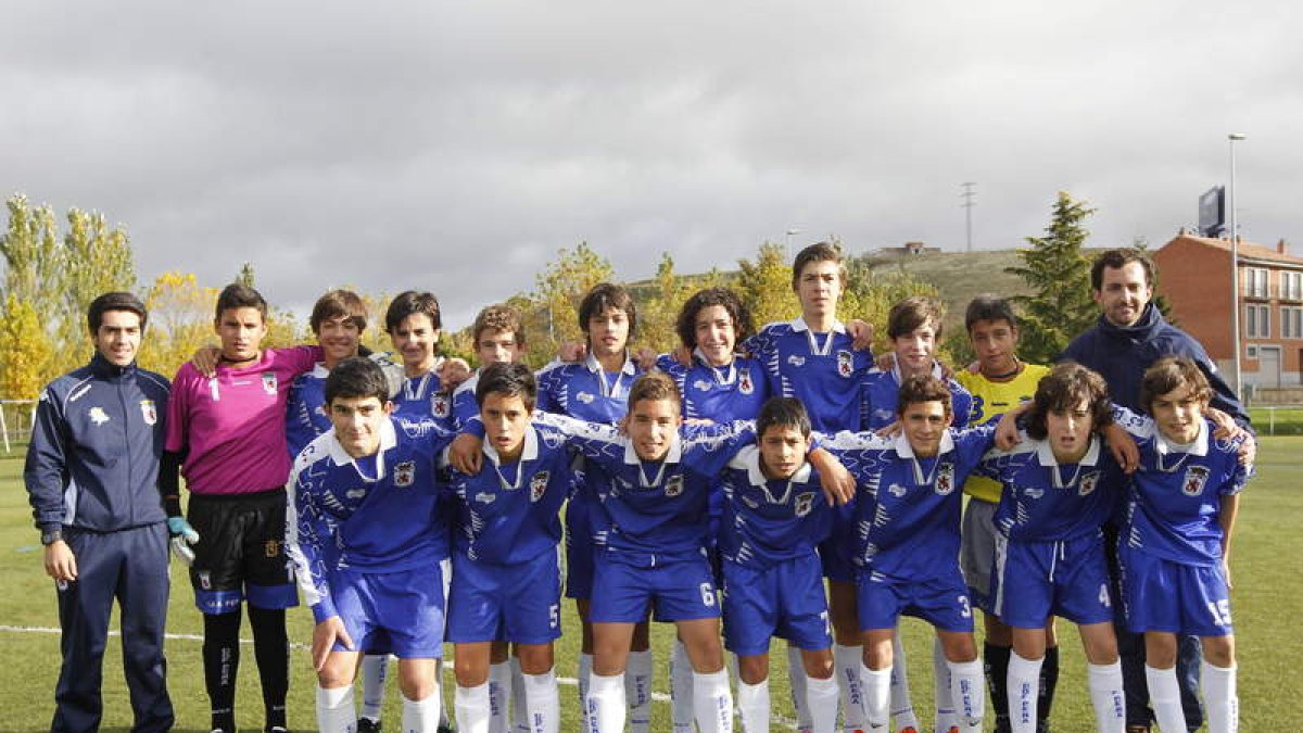 Formación del equipo de la Peña que milita en la Primera División Regional Infantil.