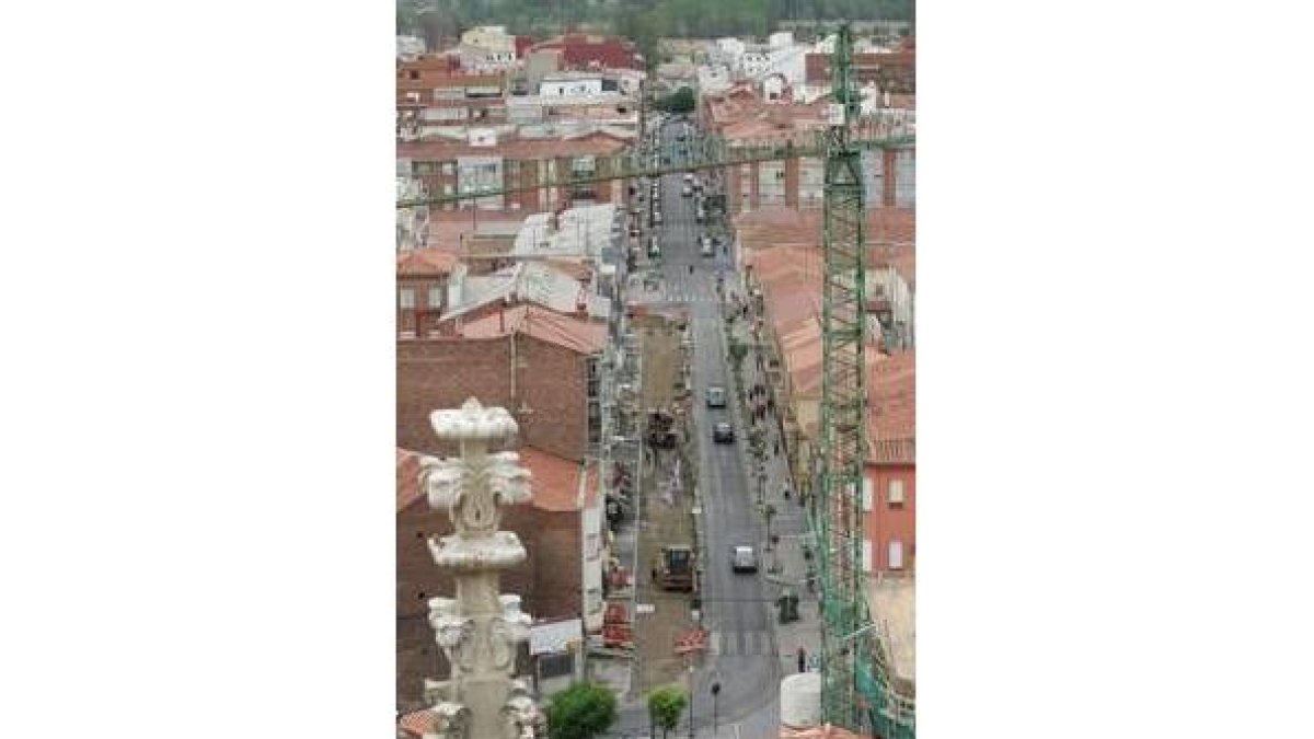 Vista de las obras que ocupan la calle José María Fernández