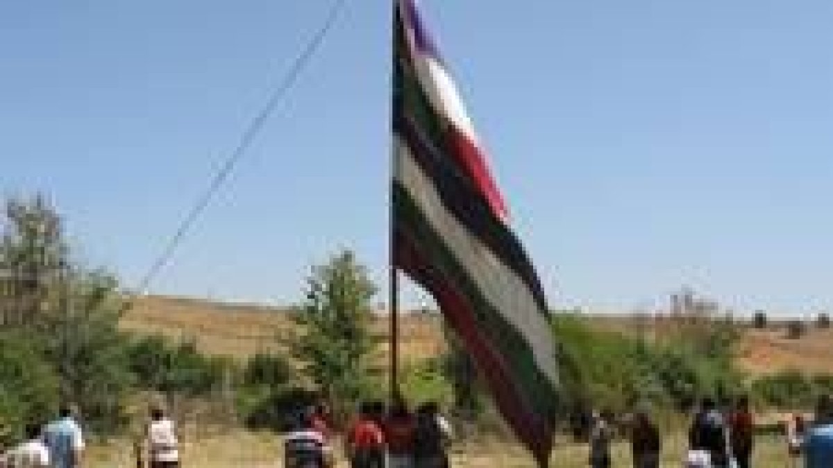 Los pendones, en la foto el de Santiagomillas, podrán optar a ayudas