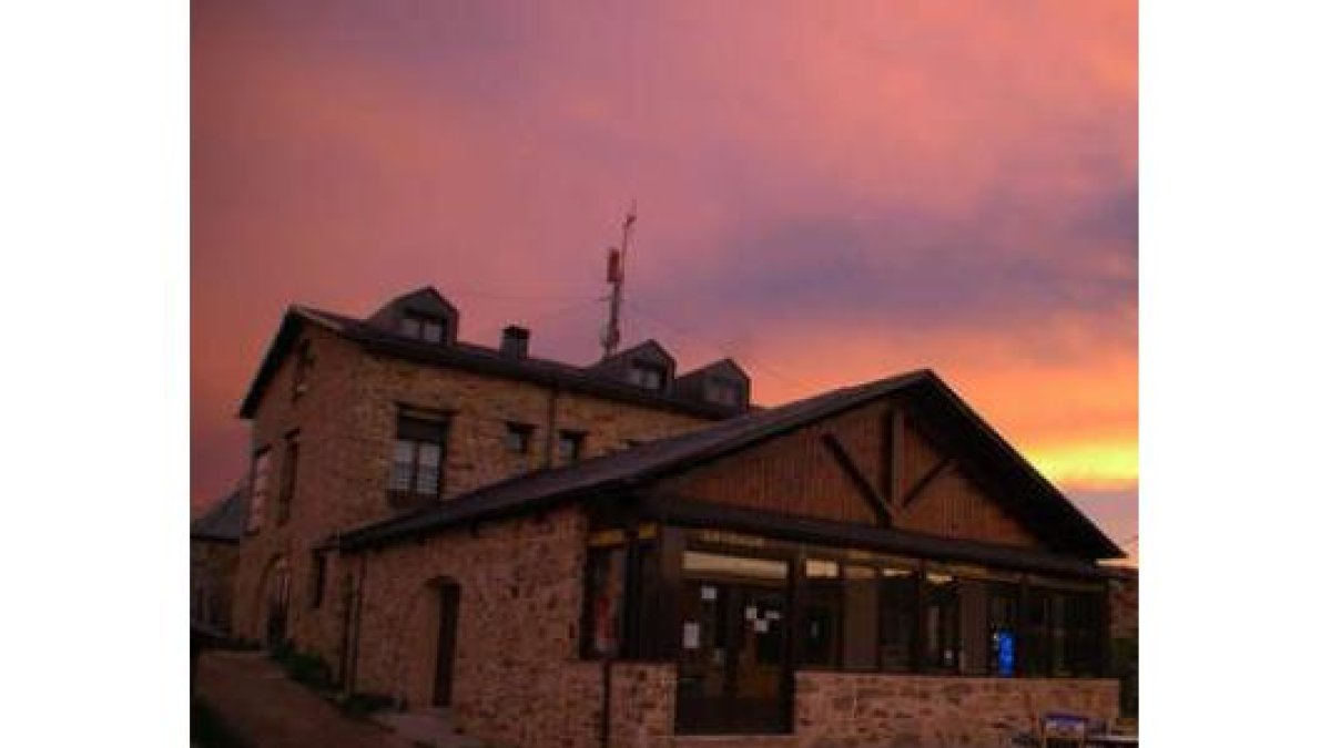 Exterior e instalaciones deEl Convento de Foncebadón.