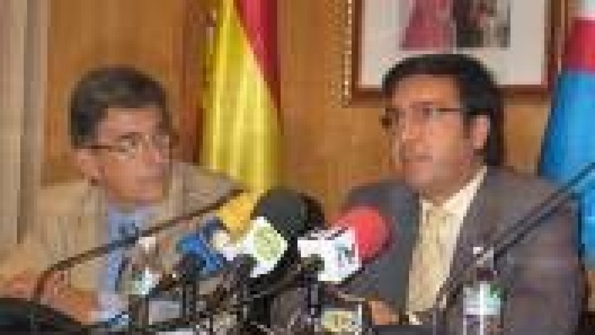 El alcalde de Bembibre y el delegado territorial de la Once