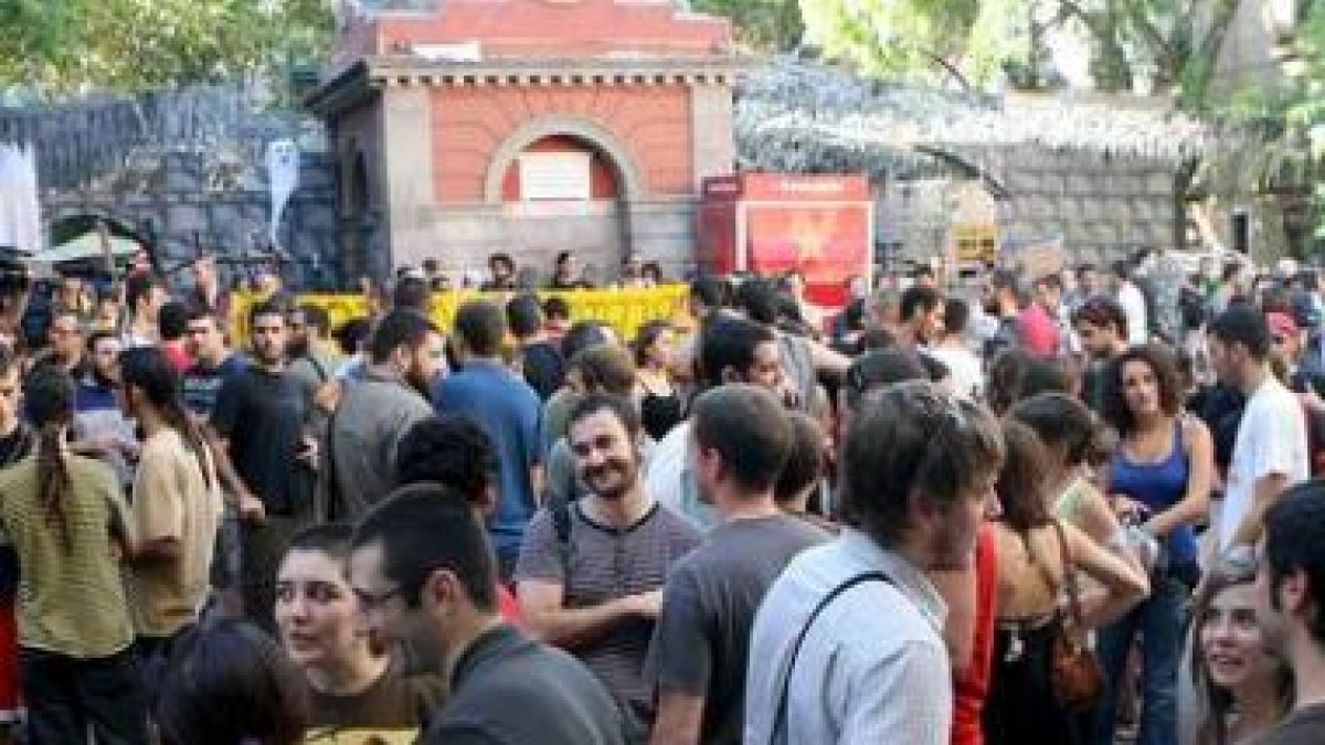La manifestación de grupos independentistas tuvo poca afluencia de participantes.