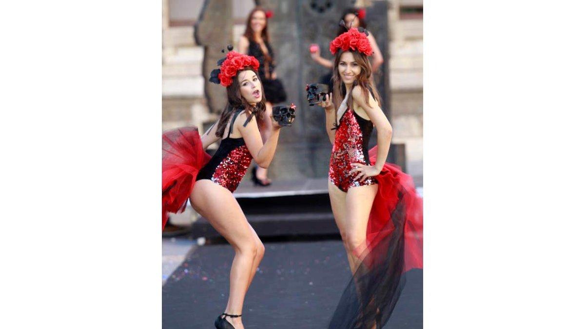 Un desfile inspirado en los años veinte.